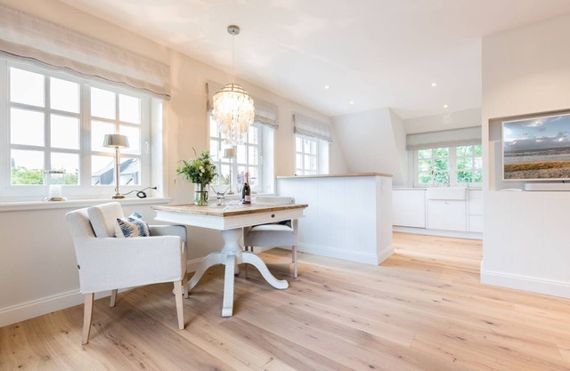 Wattjuwel - 2-raum Appartement im OG- & DG mit ca. 75m² Nutzfläche, Balkon und Stellplatz