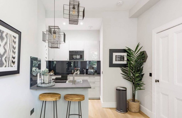 Waverley Park · High-End Apartment in Georgian Building by Holyrood Park