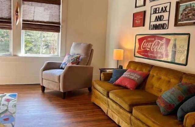 Waverly B&B- Entire Top Floor