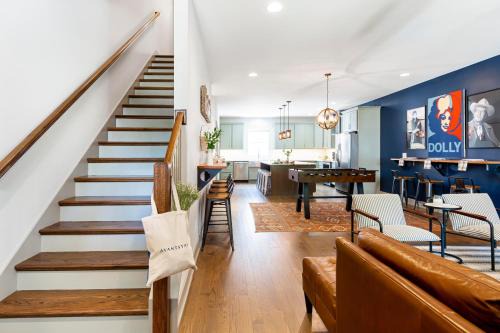 Waverly by AvantStay Nashville-Inspired Townhome w Luxury Kitchen Pool Table