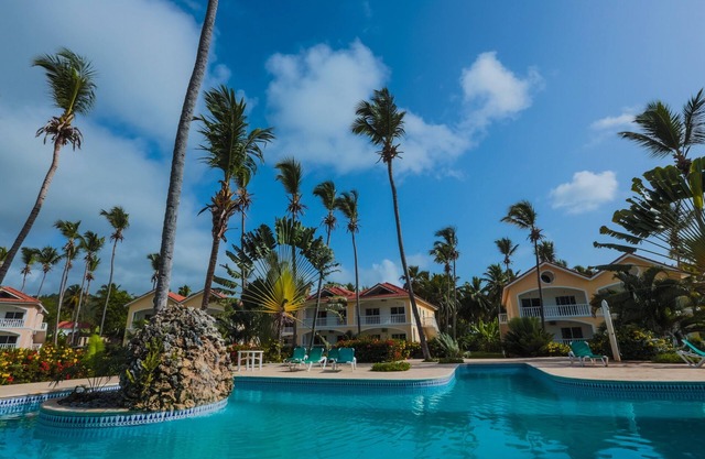 We are ON the ocean, high speed WIFI, Just 5 minutes to Las Galeras, Samana