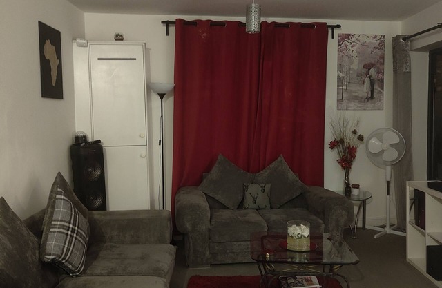 We have a stylish tastefully furnished flat, Offering additional amenities. ties