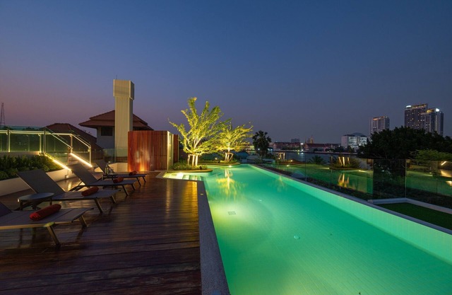 We Hotel Riverfront