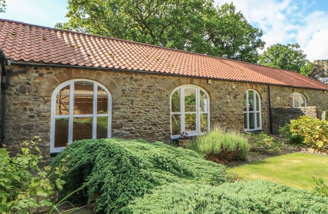 WEAR VIEW COTTAGE, pet friendly, with open fire in Hamsterley