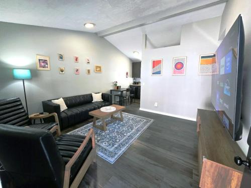 Webster House is near North Hospital and Downtown