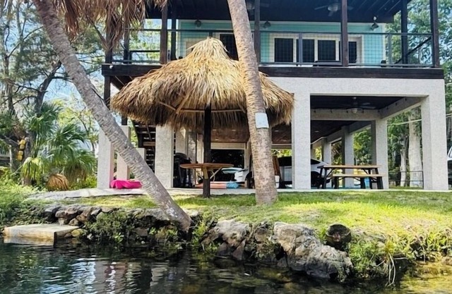 Weeki Tiki House: Laid-back paradise on the Weeki Wachee River
