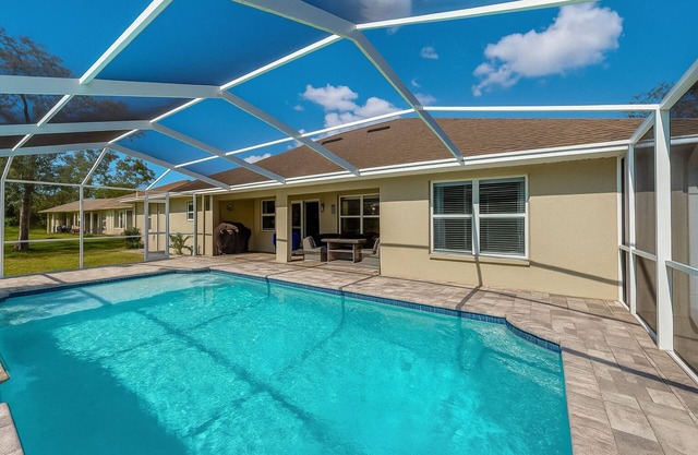 Weeki Wachee and Cabot 4Bd Pool Relaxation Escape