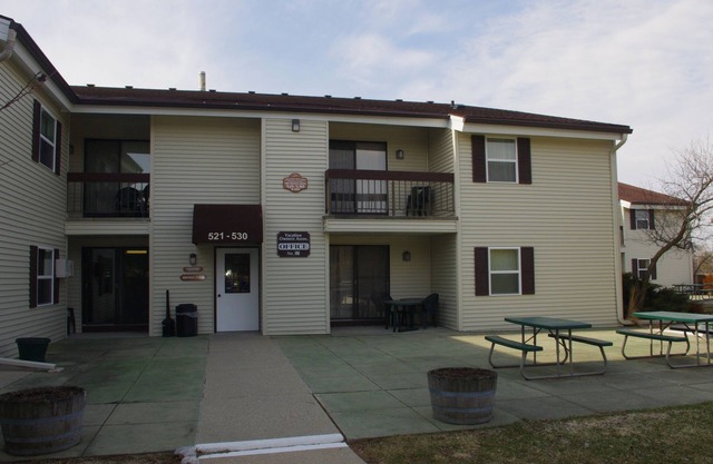 Weekly and Monthly Rentals Available - 2 Bedroom/2 Bath Unit!