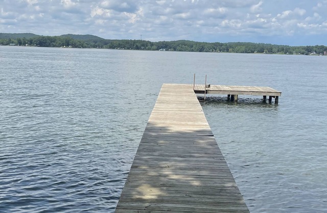 Weiss Lake Rustic Cabin on the water, new flooring!
