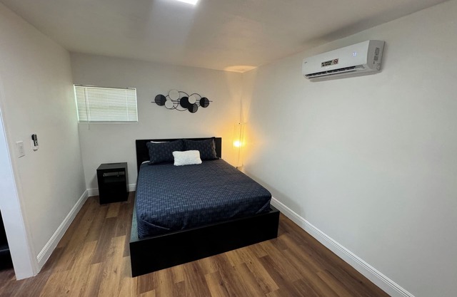 WELCOME 2 MI PRIVATE CASITA 1-bedroom apartment in charming Tampa with WiFi, AC