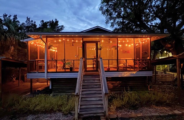 Welcome to Rainbow at Folly House – Your Beachside Retreat Near Charleston!