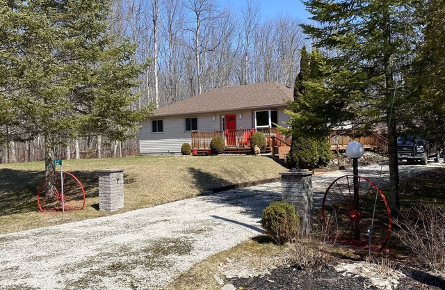 Welcome to Red door cottage! Sauble Beach!