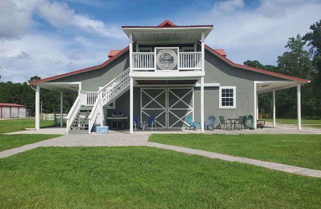 Welcome to Riptide Stables, 17 Acre Farm, w/animals by the beach!