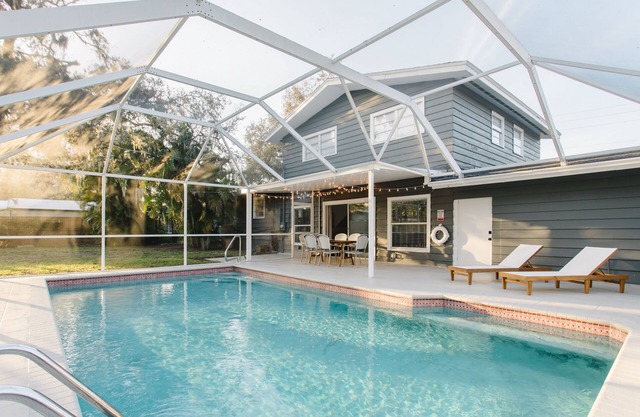 Welcome To Shoreline: 4BR, Heated Pool, 7miles to Gulf Beaches, Sleeps10