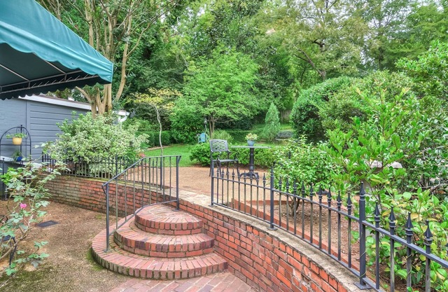 Welcome to Summerville Cottage in Augusta GeorgianReady to rent for Masters week