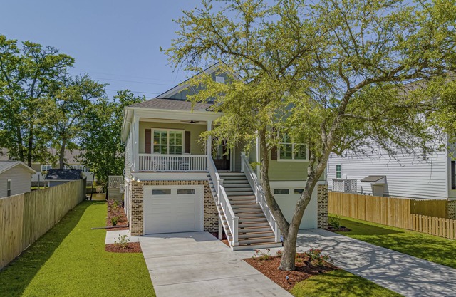 Welcome to the Captain's Lounge nestled in the heart of Murrells Inlet!