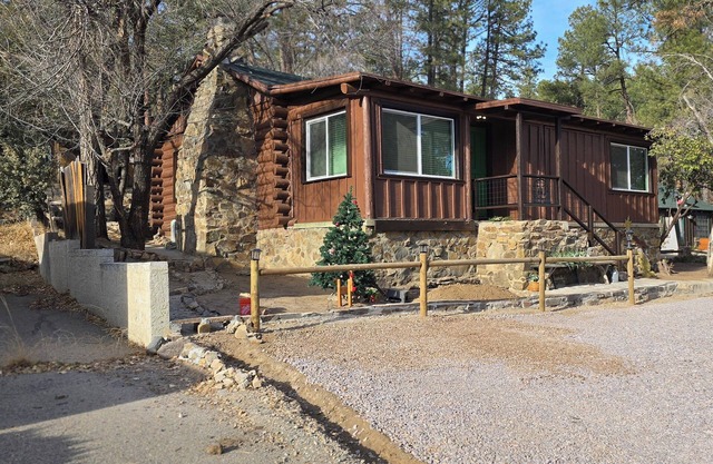 Welcome to The Hitching Post — Historic Prescott Retreat