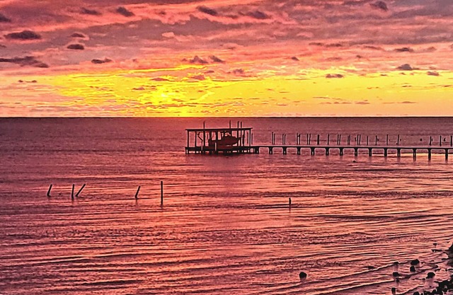 Welcome to the Little Sandpiper Beach House with your Private Beach