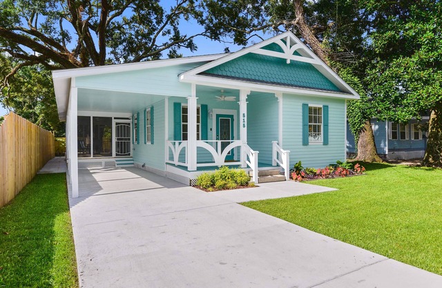 Welcome to the Sands and Slots Retreat. Walk to the beach and Casinos!