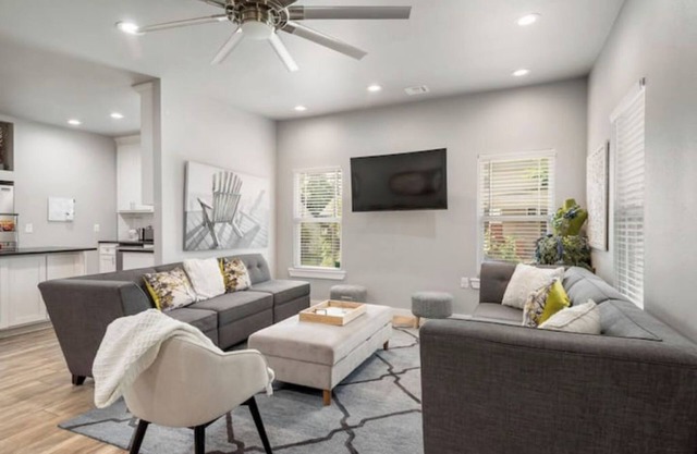 Welcome to this magnificent 5-bedroom home