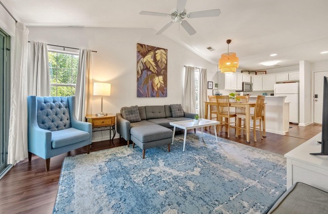 Welcome to True Blue 52 F