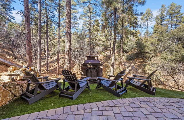 Welcome to your perfect forest retreat!