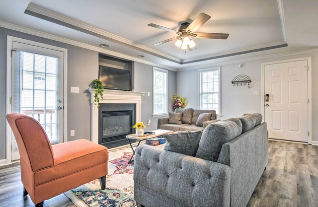 Welcoming Abode w/Yard ~ 1 Mi to Dtwn Apex!