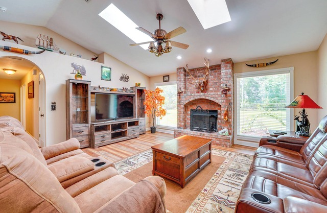 Welcoming Home w/Yard on 20 Acres in High Springs