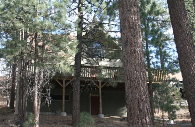 Welcoming Mountain Home in the Quiet area of Fawnskin