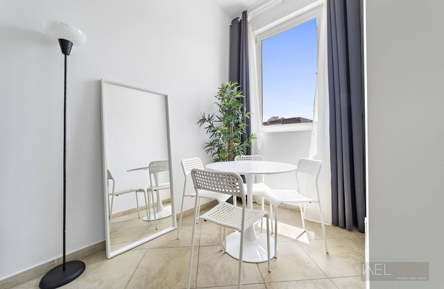 WelHome - Stylish Studio with Park Views in Regent House 2