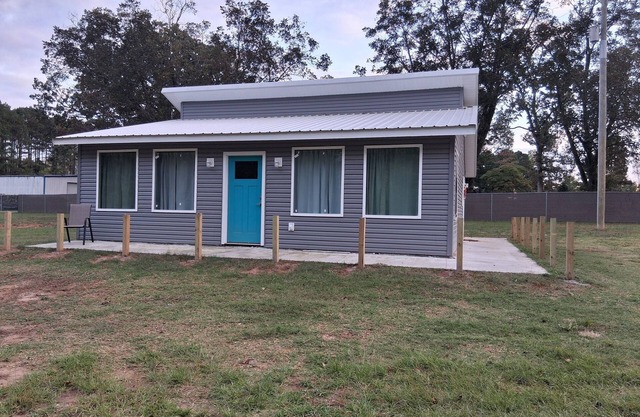 Well appointed house with outdoor space for kiddos to throw the ball in Cabot