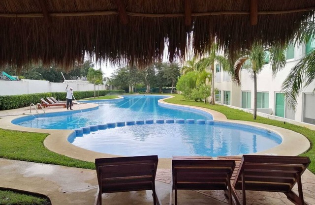 Well equipped apartment minutes from the beach