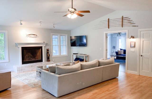 Well-kept home with private outdoor pool, free WiFi, and pool table