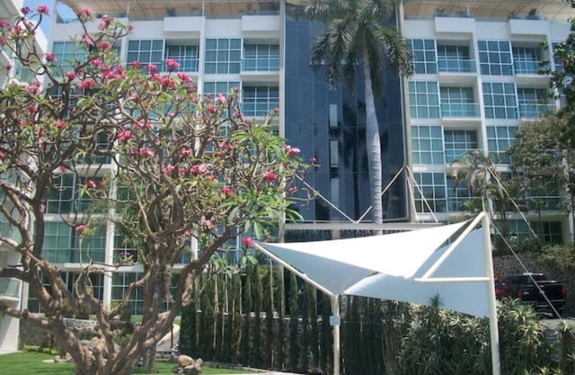 WELL LOCATED LOFT WITH GREAT VIEWS OF CUERNAVACA VALLEY.