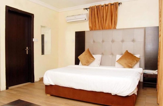 West 11 Luxury
