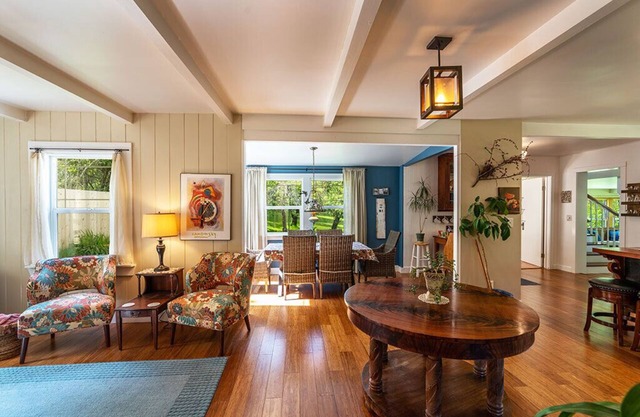 West End Retreat -Remodeled farmhouse, 1/2 mile to river