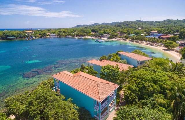 West End waterfront w/Amenities and Views to Match!