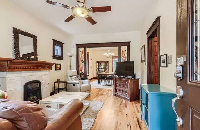 West Highland Bungalow/2BR w/Private Backyard