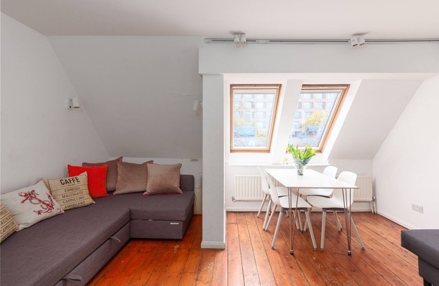 West London (Westfield) sleeps up to 6 people - Newly Refurbished