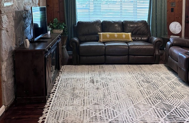 West Pensacola BoHo! Centrally Located Home That Sleeps 10!