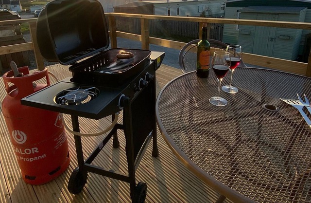 West Wales static Caravan, modern 8 berth, stunning beaches, with club house