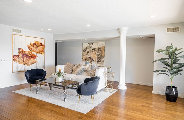 Where DTLA meets Disney: A Spacious Cozy Hillside Panoramic View Villa with Pool