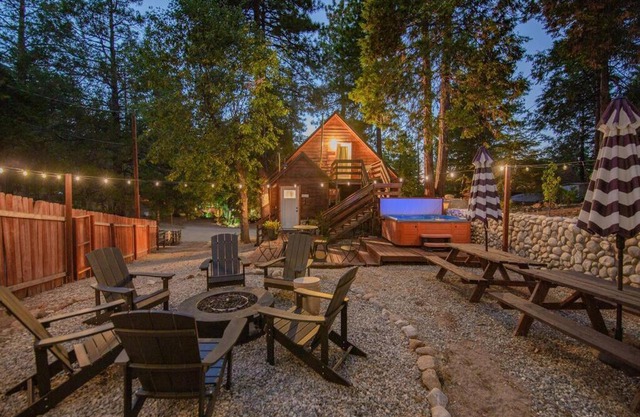 Whimsical Cabin In The Woods with Spa, Fireplace and Pet Friendly