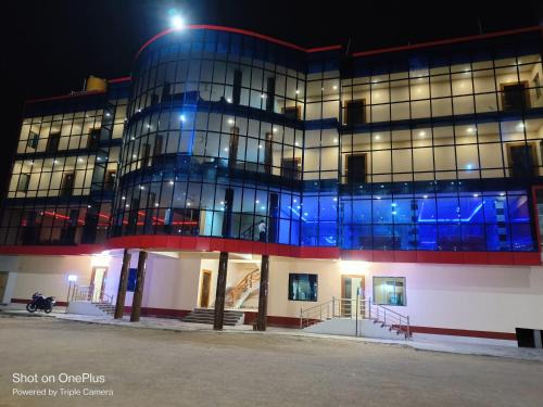 whirlwind food court and resort