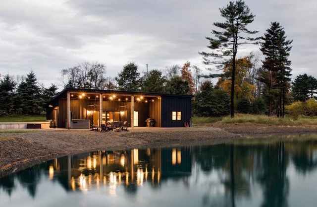 Whispering Pines Retreat by Private lake/Villa #2