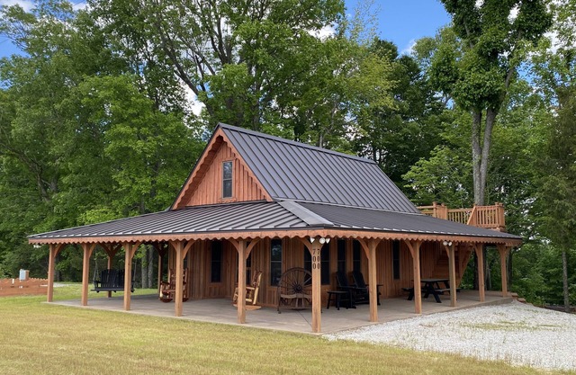 White Bluff Cabin overlooking Lake Malone