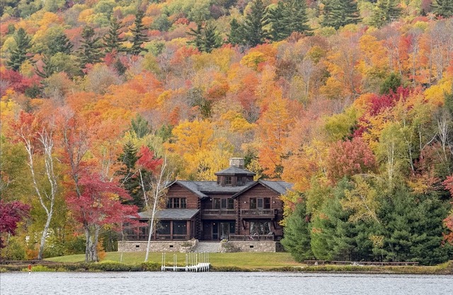 White Mountains - Magnificent & Private Lakefront Lodge