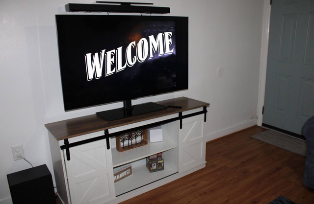 White Picket Fence: Cozy Home 3b/1.5 Near Medical Center & Downtown Columbia