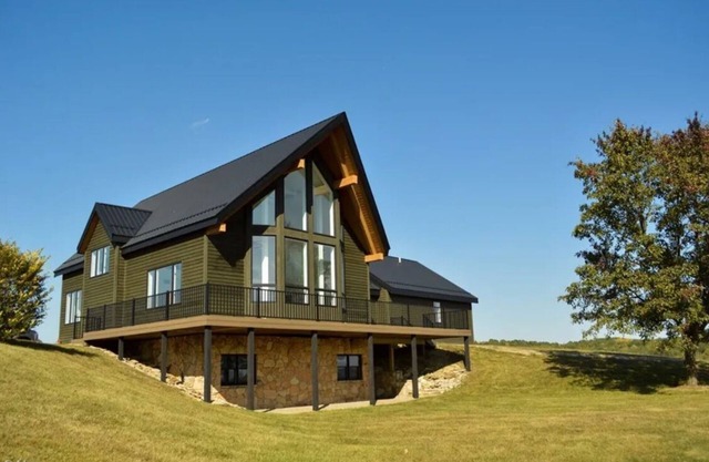 White Pines Lodge-360° views, spacious, serene, spa-like master en suite