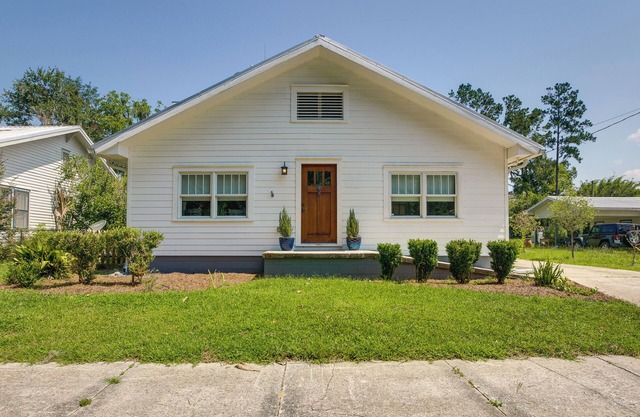 White Springs Gem w/Patio & Screened Porch!